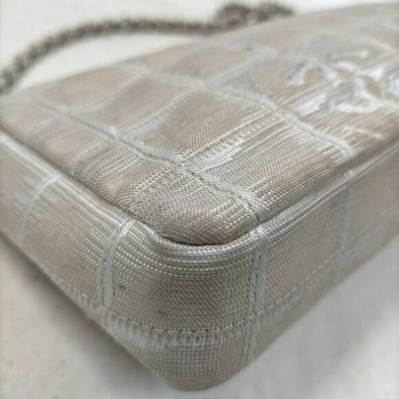 Chanel White Canvas Shoulder Bag - Picture 5 of 9